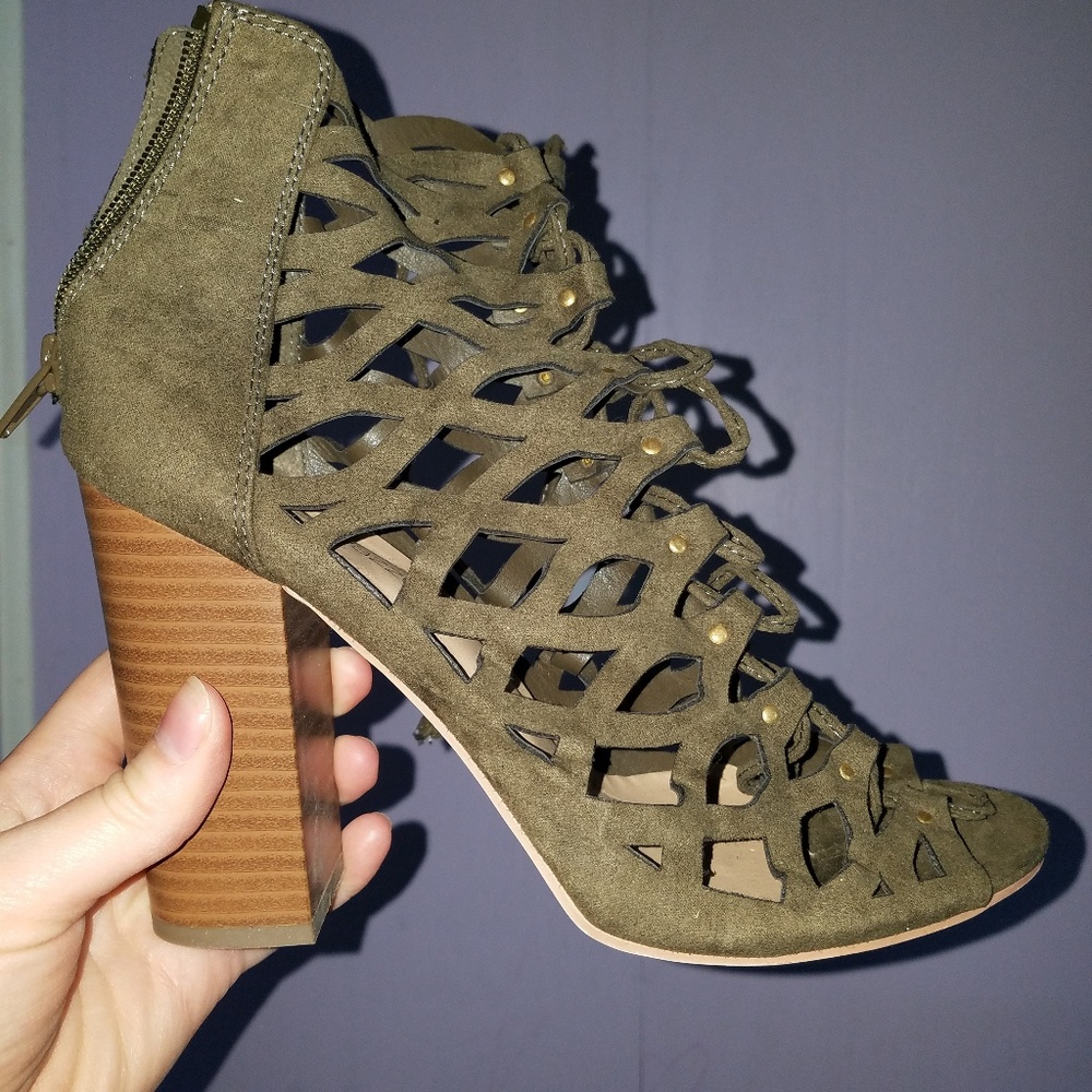 Lace up chucky heel